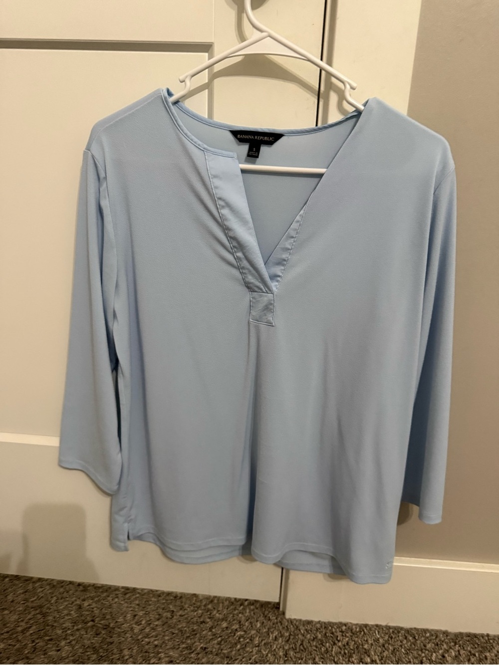 Banana Republic Light Blue V-Neck 3/4 Sleeve Women's Top